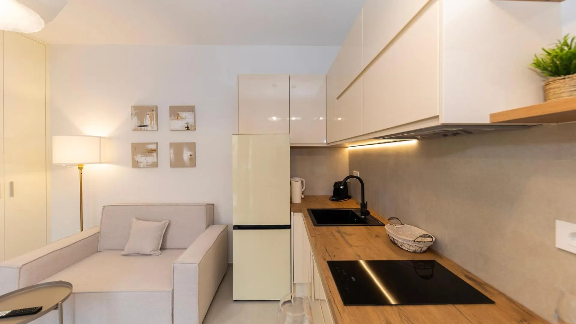 Find Your Haven In Morena Celeste Seaside Puntamika Apartments! Zadar 0*,  Croacia