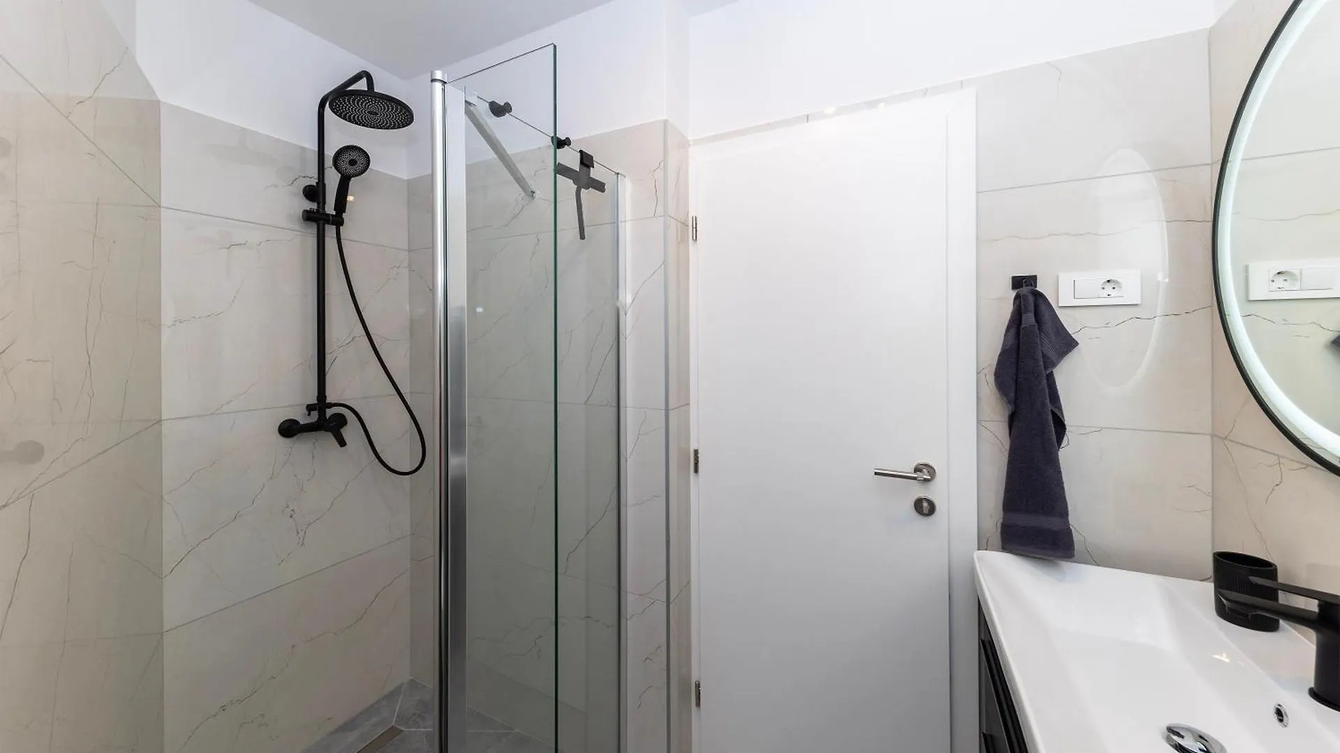 Find Your Haven In Morena Celeste Seaside Puntamika Apartments! Zadar 0*,  Croacia